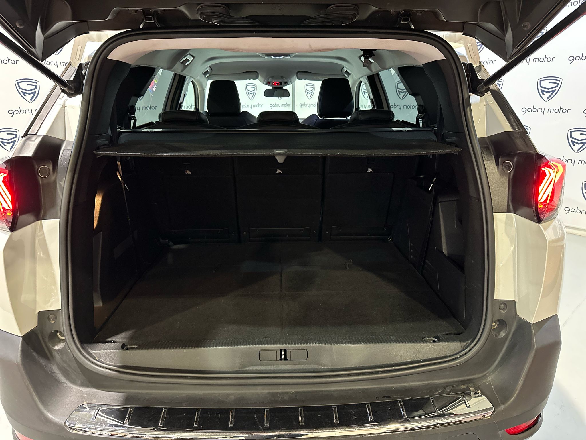 PEUGEOT 5008 1.5 BlueHDI ALLURE PACK